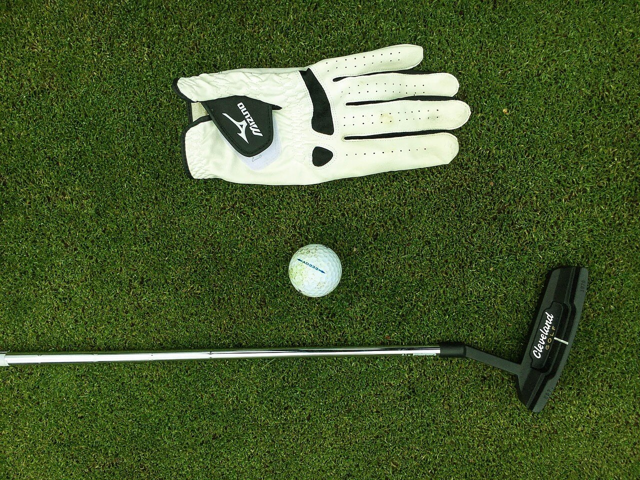 golf trip checklist featured image of golf gloves a club and a ball jubilee course
